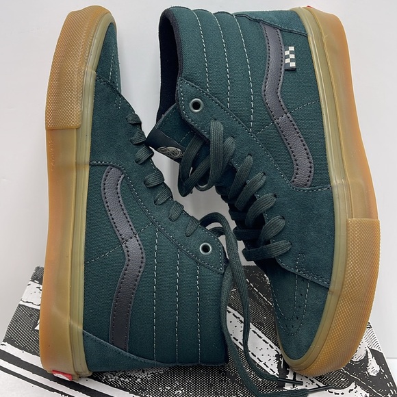 Vans Men’s Skate Sk8-Hi Green/Gum
VN0A2Z3317P
Sneakers - Picture 11 of 16